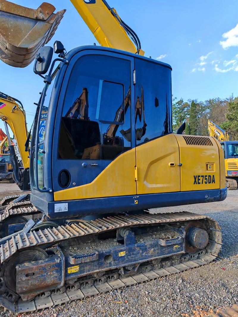 21年徐工75挖掘机 工程机械研发与二手机械市场的交汇点